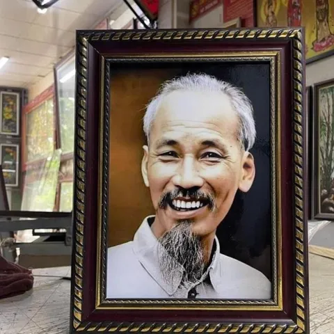Ảnh chân dung HỒ CHÍ MINH - Có khung cực đẹp