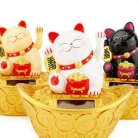 Chú Mèo May Mắn Ngồi Trên Thỏi Vàng 3 màu cực đẹp