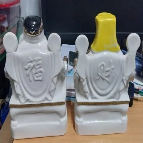 thần Tài ông địa địa ghế chéo vàng ( sành sứ ) có hoả tốc
