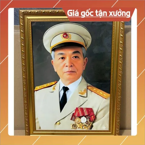 Khung + Tranh  đại tướng VÕ NGUYÊN GIÁP ( Tặng )