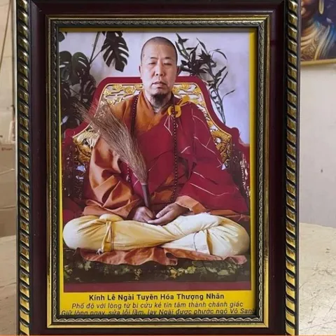 Tranh SƯ TUYÊN HÓA THƯỢNG NHÂN - có khung cực đẹp