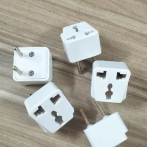 Ổ cắm điện, phích cắm điện 2 chấu thành 3 chấu cực tiện