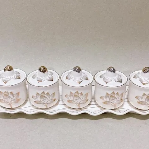 Bộ án 5 ly nước thờ cúng có nắp - Sứ Bạch Ngọc Sen Nổi cực đẹp