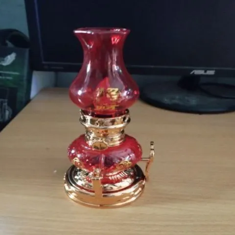 đèn dầu đỏ thờ pin ( nhựa ) có hoả tốc