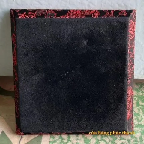 đế gấm nệm kê vật phẫm có hoả tốc