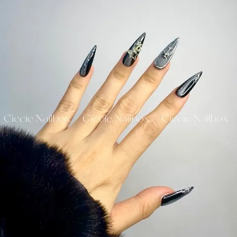 Nailbox Đen Mắt Mèo Đính Charm Ngôi Sao Cá Tính [Cie-30]