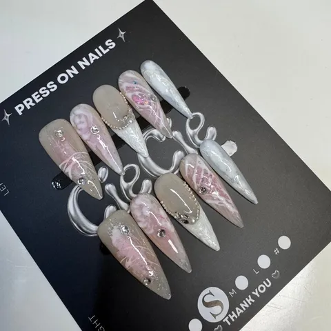 Nailbox Thiết Kế Nude Vẽ Art Trắng Hồng Đính Đá Sang Chảnh [Cie-12]