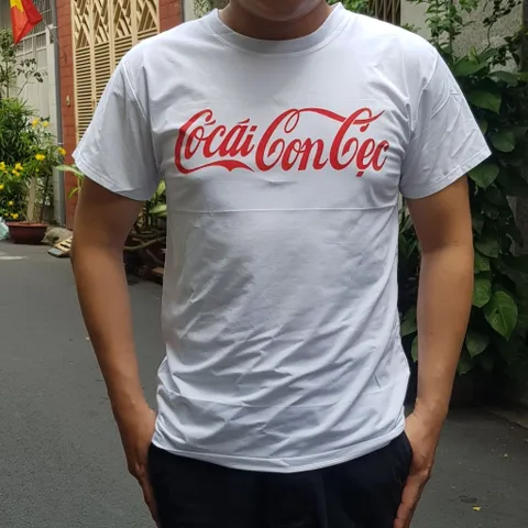 Áo thun in logo Coca-Cola biến tấu hài hước vui nhộn quà tặng áo phông độc lạ