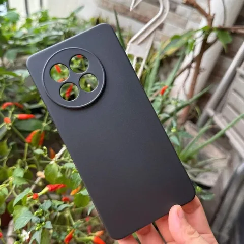 Ốp lưng dẻo cho Oneplus ace 5/5 Pro/13R (màu đen) khoét mắt bảo vệ Camera