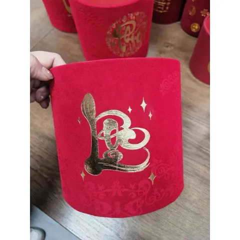 Hộp trụ nhung đỏ trang trí Tết