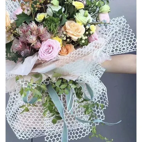 Lưới lỗ tròn gói hoa