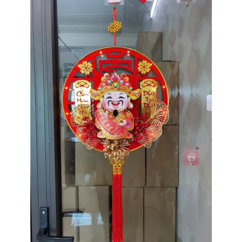 Thần Tài Treo Tết Cao Cấp – Ông Địa Thần Tài Lắc, Có Kèm Pin, Trang Trí Tết Hút Tài Lộc – Chúc Mừng Phát Tài Đại Lợi