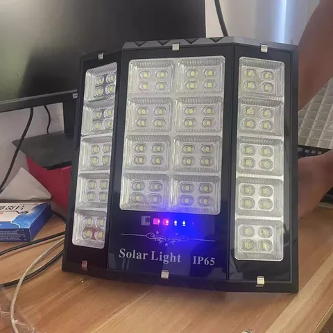 ĐÈN PHA LED NĂNG LƯỢNG MẶT TRỜI 400w, 200w , Solar Light , IP66 chống nước , NHÔM ĐÚC NGUYÊN KHỐÍ