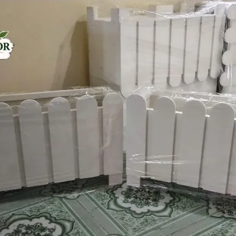 Chậu nhựa composite hàng rào, chậu trồng cây nhiều kích thước chất liệu PVC FOAM siêu nhẹ độ bền cao
