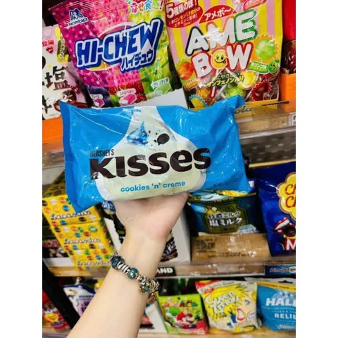 Kẹo Socola HERSHEY'S KISSES Cookies 'n' Creme - Nhập Khẩu Mỹ (Gói 315g)