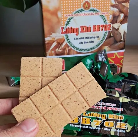 Lương Khô Bộ Binh BB702 , Lương Khô Quân Đội Vị Bùi Thơm,ít Ngọt ,Giàu Năng Lượng,Tiện Mang Theo