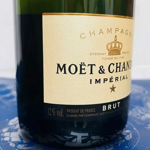 Rượu Champagne Moet & Chandon Brut 700ml - Xách tay chính hãng