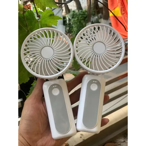 Quạt M2 , Mạnh kinh khiếp , động cơ phản lực không chổi than, có dây đeo và gập để bàn , dung lượng pin 4000mah .