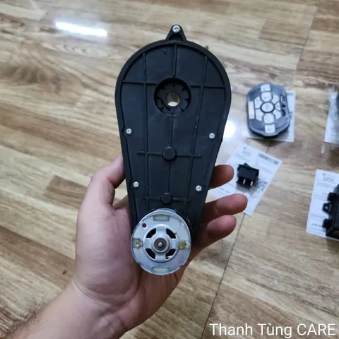 [RS550] Động cơ hộp số ô tô điện trẻ em 6V- 2V loại To RS550  dài 18,5cm (loại tốt, lắp zin như trên xe)