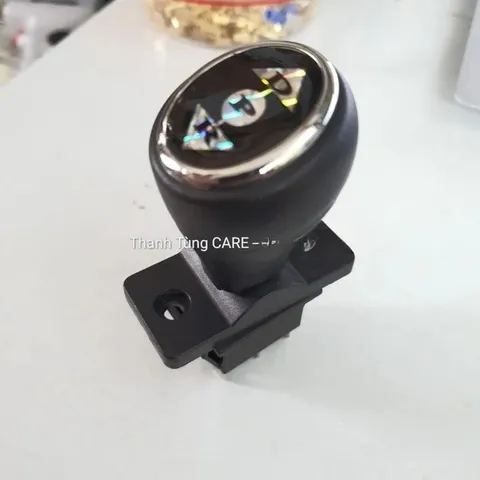[Nhả là xe dừng] Cần gạt, công tắc tự phục hồi về vị trí giữa [chú ý Thả tay ra là xe dừng]
