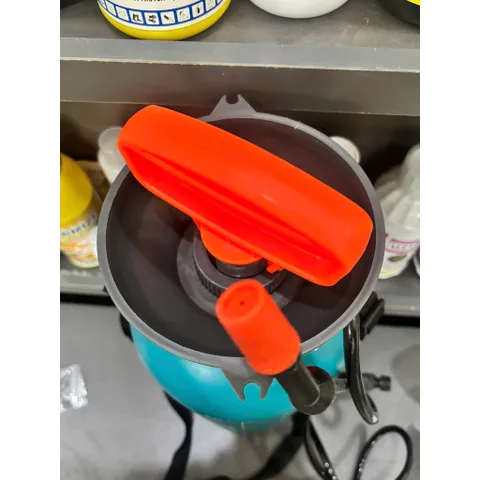 Bình 8 lít-Thiết bị phun bảo vệ cây trồng hoạt động bằng tay, model:DM-02, dung tích 8 lít, nhãn hiệu HQ