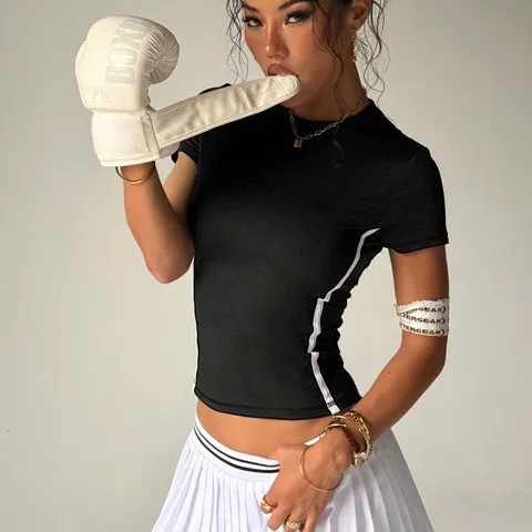 Áo Thun Nữ Ôm Body Tôn Dáng Cổ Tròn Co Giãn Thoáng Khí
