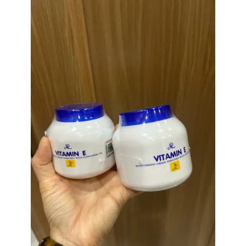 Combo Kem dưỡng ẩm vitamin E và Sữa rửa mặt Rice Milk Thái Lan