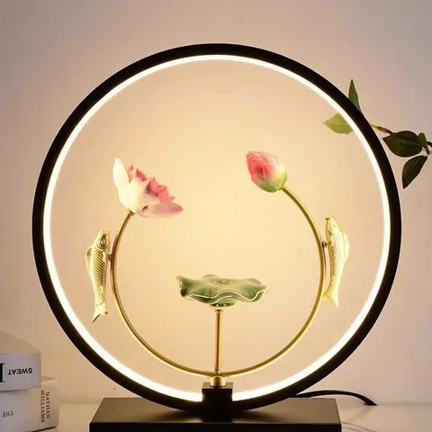 ĐÈN HOA SEN GỐM SỨ TINH XẢO THU HÚT TÀI LỘC