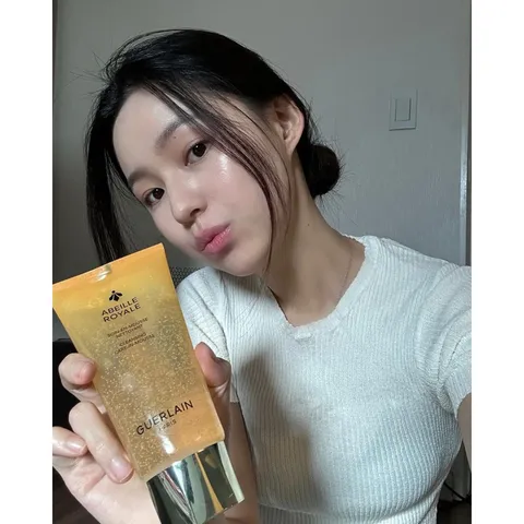 💋 Sữa Rửa Mặt Guerlain Abeille Royale Cleansing Care-In-Mousse Face Wash & Cleanser 𝟏𝟕𝟓ml 💋