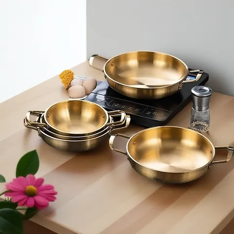 chảo đáy bầu 2 quai, thường dùng để nấu mì cay, nấu lẩu mini, xào nấu tại bàn hoặc đựng thức ăn trang trí (TH749)