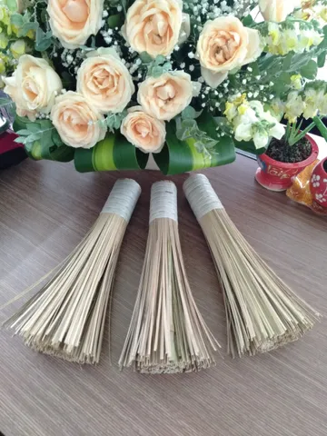 chổi cọ rửa nồi chảo, đánh bay các mảng bám thức ăn thừa, mà không làm trầy xước bề mặt (TH750)