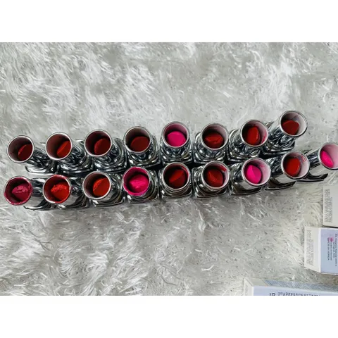 Thanh Lý  SON LÌ VACCI CAO CẤP LÂU PHAI - VACCI LIPSTICK MATTE ( hàng LỖI , Đổ mồ hôi  )