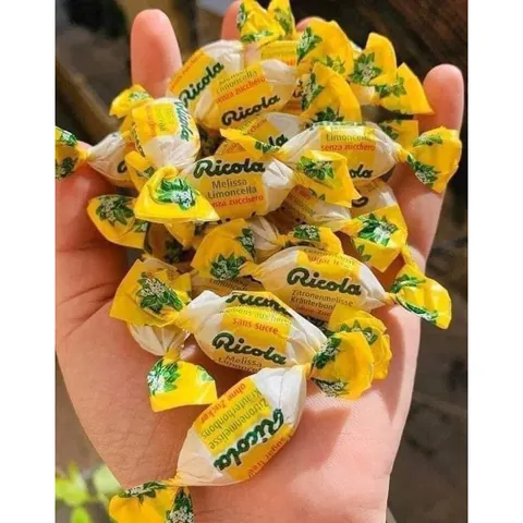 Tách 1 gói Kẹo ngậm ho thảo dược ricola gói 105 viên MỸ 2027 869343
