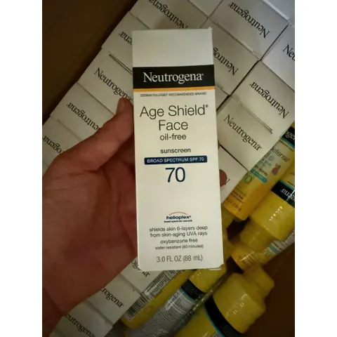 Kem chống nắng chống lão hóa Neutrogena Age Shield Face SPF 70 của Mỹ