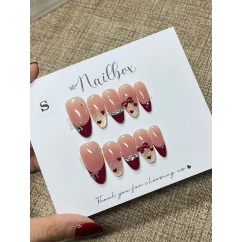 26. Nailbox tông đỏ ombre hồng mắt mèo vàng