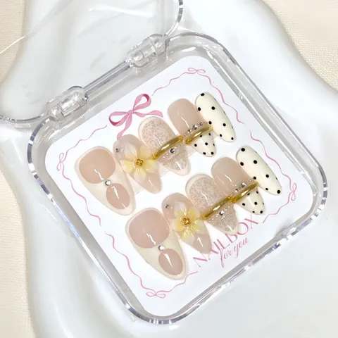 64. Nailbox hoạ tiết mùa hè - Móng giả phù hợp đi biển