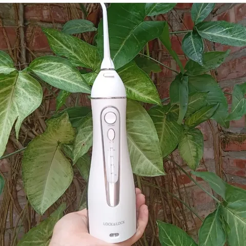 Máy tăm nước không dây có 4 chế độ dùng được răng niềng LocknLock Cordless Oral Irrigator 200ml - Màu xanh - ENR156BLU