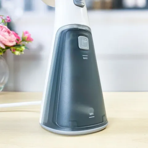 Bàn Là Hơi Nước Cầm Tay LocknLock ENI148 Công Suất 1000W, Bảo Hàng 12 Tháng