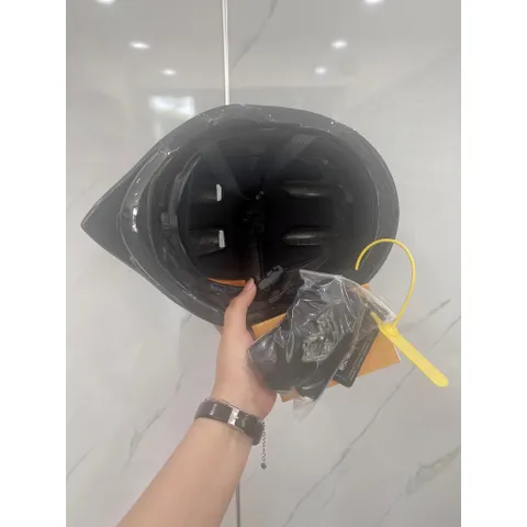 Nón thể thao POC 01 màu đen vân kim cương có kèm kính và tặng bộ lót rời