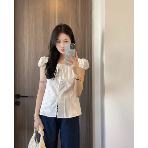 Áo trắng tay phồng cổ nơ – Thanh lịch, nữ tính và dễ phối đồ