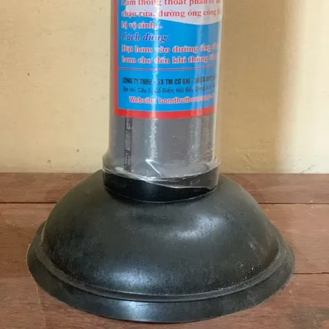 Dụng cụ thông bồn cầu, toilet, nhà vệ sinh