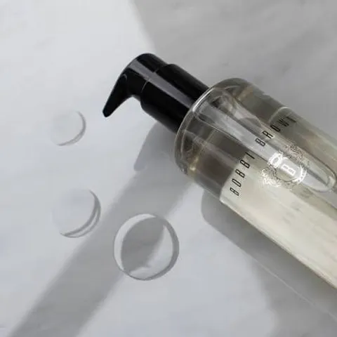 Dầu Tẩy Trang Bobbi Brown Soothing Cleansing Oil 200ml - Tẩy trang tự nhiên, nhẹ nhàng cho mọi loại da, thích hợp dùng hàng ngày 872165
