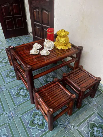 Bàn ghế tre - 1 bàn tùy chọn 4 ghế đôn hoặc 2 ghế đôn - Kích thước cao 50cm X dài 70cm X rộng 50cm - Sẵn 3 màu