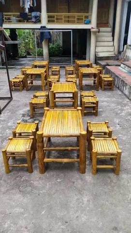 Bàn ghế tre - 1 bàn tùy chọn 4 ghế đôn hoặc 2 ghế đôn - Kích thước cao 50cm X dài 70cm X rộng 50cm - Sẵn 3 màu