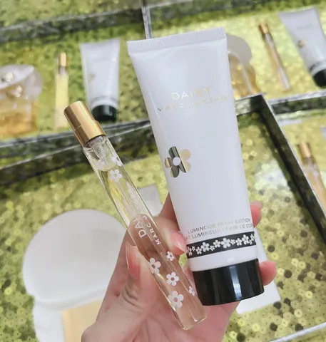 Set Marc Jacobs Daisy EDT Nước hoa nữ quyến rũ 3 món 100ml+10ml+Body Lotion 🏷️Giá rẻ nhất