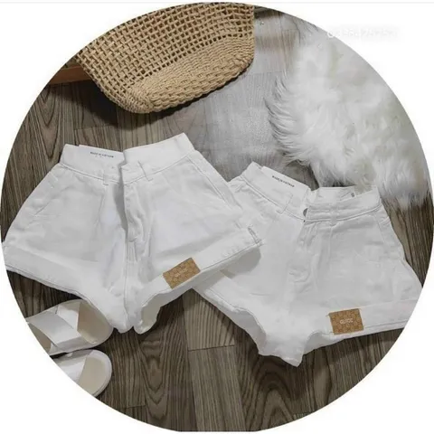 Quần Sọt Jean Nữ Mẫu Trơn Lật Lai Đính Logo Siêu Cute