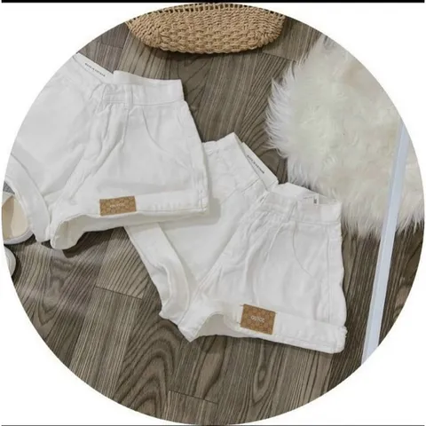 Quần Sọt Jean Nữ Mẫu Trơn Lật Lai Đính Logo Siêu Cute