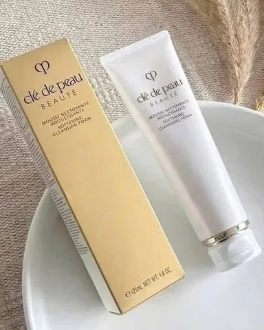 Sửa rửa mặt Cle De Peau Beauté Clarifying Cleansing Foam làm sạch sâu cho da khô 125ml 