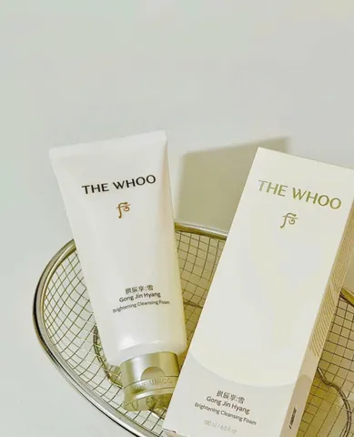 Sữa rửa mặt dưỡng trắng da Whoo Gongjinhyang Brightening Cleansing Foam 180ml - Làm sạch bụi bẩn, bã nhờn, hỗ trợ dưỡng trắng da