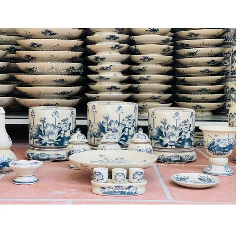 Bộ thờ cúng men rạn vẽ hoa sen - Đồ thờ cúng, chóe, kỷ , lọ hoa , bát hương , mâm bồng gốm bát tràng